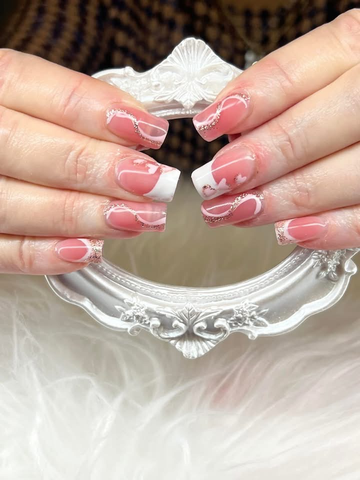 Purple Rose Nail Studio LLC logo